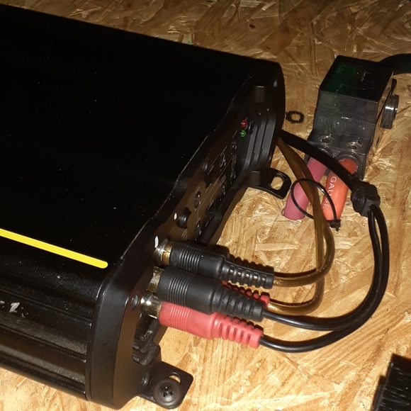 CX Kicker Amp - Picture 3 of 6